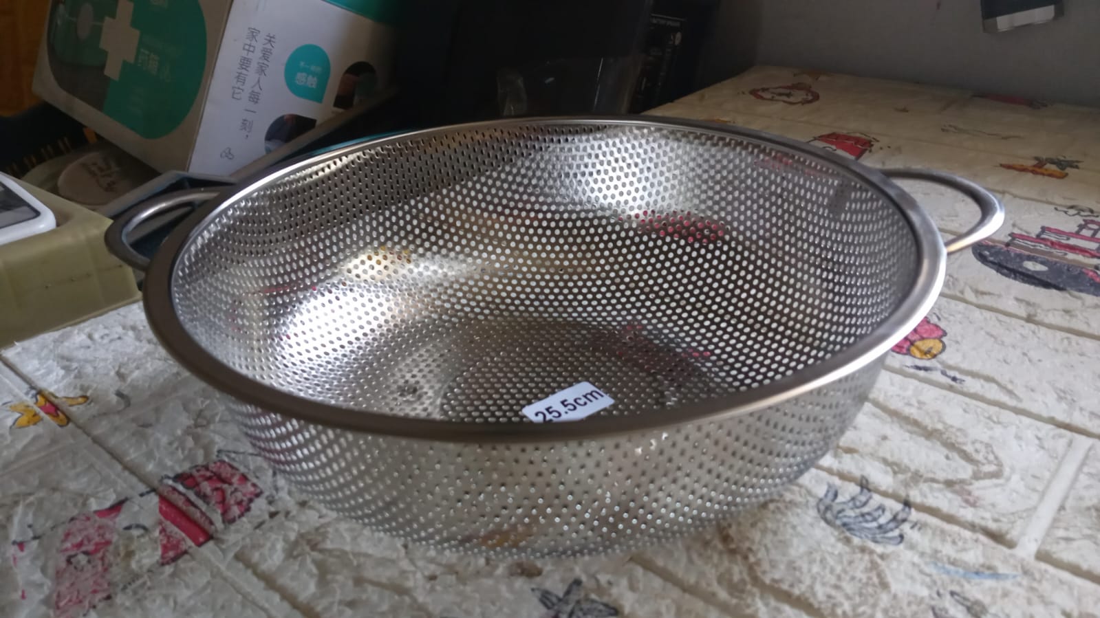 5754 Stainless Steel Colander with Handle, Large Metal Mesh Basket Strainer for Pasta, Spaghetti, Berry, Veggies, Fruits, Kitchen Food Colander, Dishwasher Safe (1 pc / 25.5 cm) 5754 Stainless Steel Colander with Handle, Large Metal Mesh Basket Strainer for Pasta, Spaghetti, Berry, Veggies, Fruits, Kitchen Food Colander, Dishwasher Safe (1 pc / 25.5 cm)